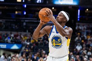 穆迪下半场代替巴特勒首发 后者因下背部酸痛提前退赛