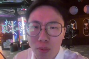 解说依力：不对劲不对劲，湖人怎么谁不打都能赢啊😂